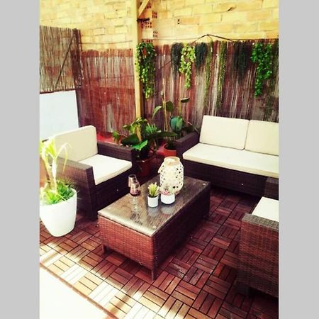 M4 Cool Terrace. 1 Min To Metro. 15 Min To Center Appartement Esplugues de Llobregat Buitenkant foto