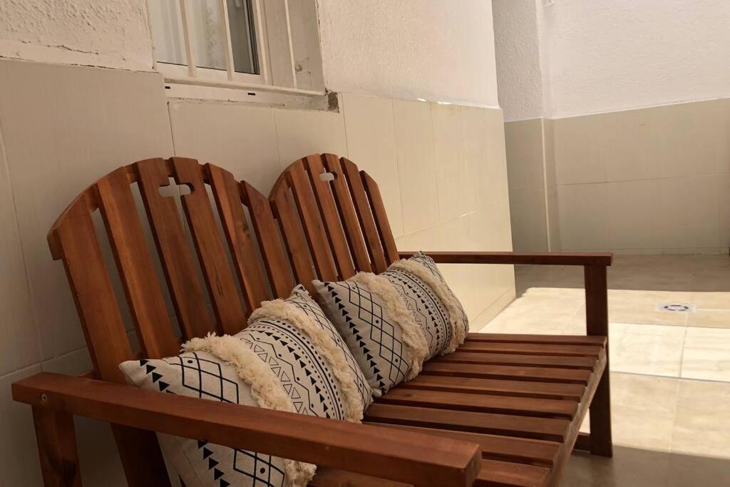 M4 Cool Terrace. 1 Min To Metro. 15 Min To Center Appartement Esplugues de Llobregat Buitenkant foto