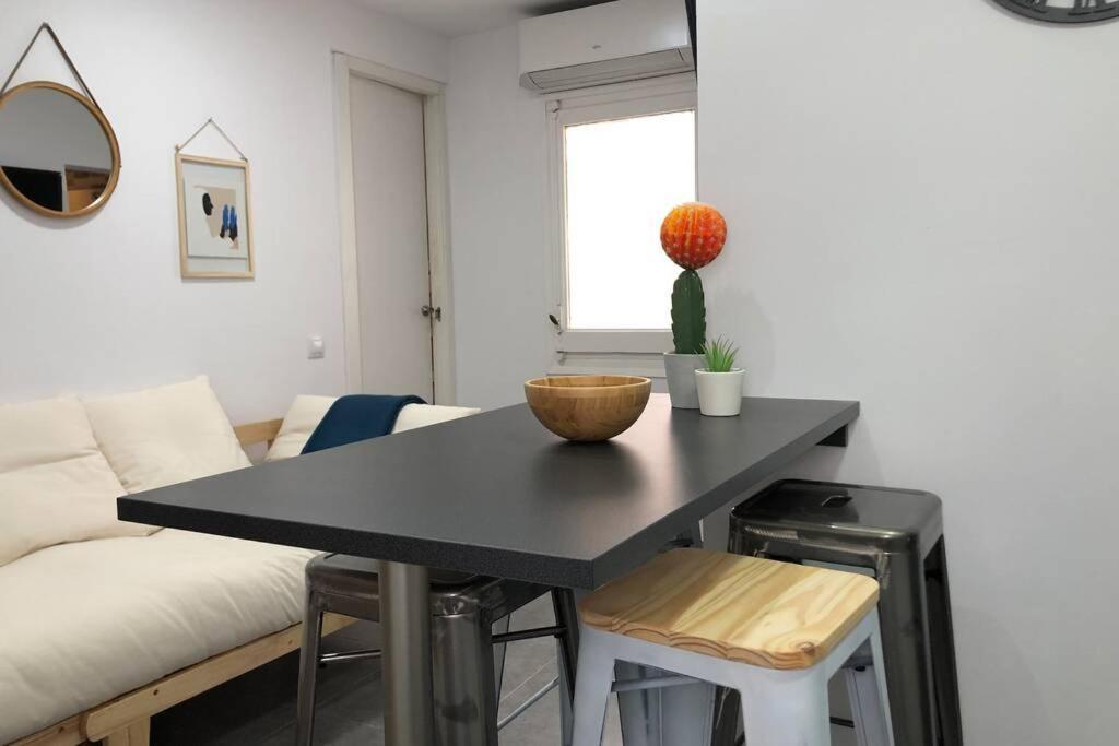 M4 Cool Terrace. 1 Min To Metro. 15 Min To Center Appartement Esplugues de Llobregat Buitenkant foto