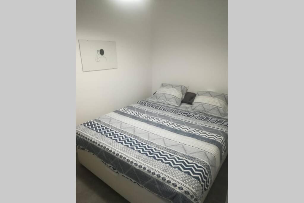 M4 Cool Terrace. 1 Min To Metro. 15 Min To Center Appartement Esplugues de Llobregat Buitenkant foto